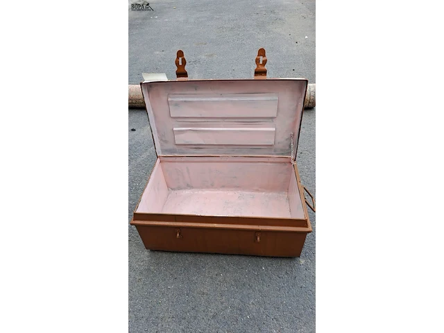 Lot 7 - roestbruine industriële metalen opbergkist - afbeelding 4 van  4