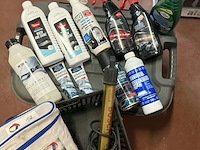 Lot 7 - schoonmaakproducten en olie voor auto + lamp bosch - afbeelding 2 van  2