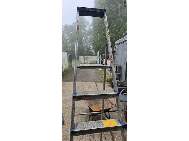 Lot 7 - trapladder 7 treden - afbeelding 4 van  4