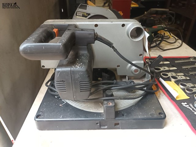 Lot 7 - verstekzaagmachine black - afbeelding 2 van  4