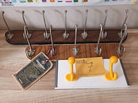 Lot 7 - vintage wand kapstokken. 3 stuks