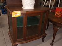 Lot 7 - vitrine kastje