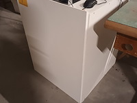 Lot 7 - witte houten kast - afbeelding 1 van  3