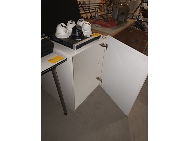 Lot 7 - witte houten kast - afbeelding 3 van  3