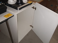 Lot 7 - witte houten kast - afbeelding 3 van  3