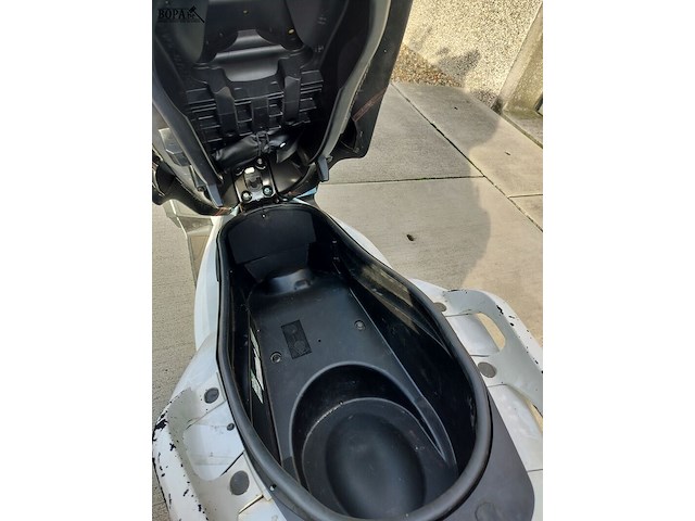 Lot 7 - yamaha yp125ra (2015-chass.vg5se684000003075) - afbeelding 2 van  17