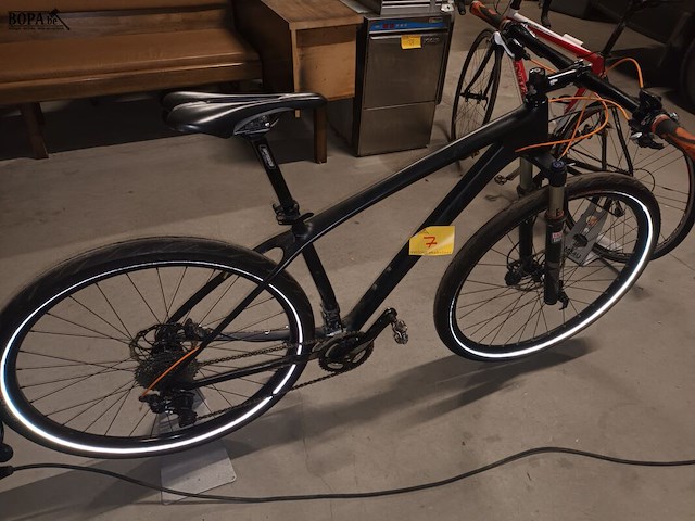 Lot 7 - zwarte mountainbike ktm - afbeelding 1 van  6