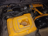 Lot 70 - accu schroef/boormachine dewalt - afbeelding 2 van  5
