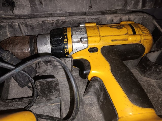 Lot 70 - accu schroef/boormachine dewalt - afbeelding 3 van  5