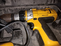 Lot 70 - accu schroef/boormachine dewalt - afbeelding 3 van  5
