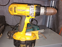 Lot 70 - accu schroef/boormachine dewalt - afbeelding 4 van  5
