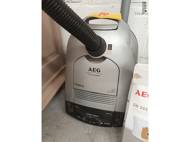 Lot 70 - aeg stofzuiger - afbeelding 2 van  4