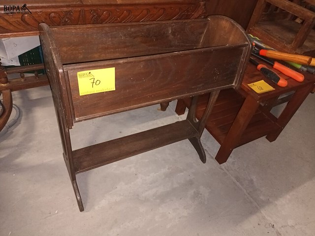 Lot 70 - antieke houten plantenbak - afbeelding 1 van  3