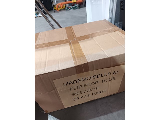 Lot 70 - badslippers - afbeelding 3 van  3