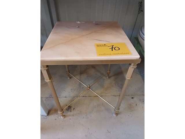 Lot 70 - bijzettafel met marmer blad - afbeelding 1 van  3