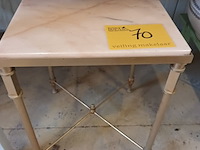 Lot 70 - bijzettafel met marmer blad - afbeelding 1 van  3
