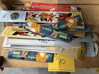 Lot 70 - diverse pakjes wierook en vuurwerk