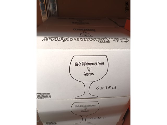 Lot 70 - glazen st. bernardus en aperol - afbeelding 2 van  4