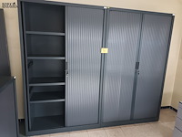 Lot 70 - hoge roldeurkast. 2 stuks - afbeelding 1 van  4
