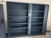 Lot 70 - hoge roldeurkast. 2 stuks - afbeelding 4 van  4