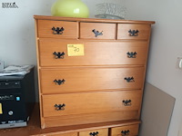 Lot 70 - houten ladekast - afbeelding 1 van  4