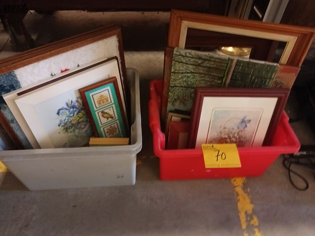 Lot 70 - kaders. 2 bakken - afbeelding 1 van  3