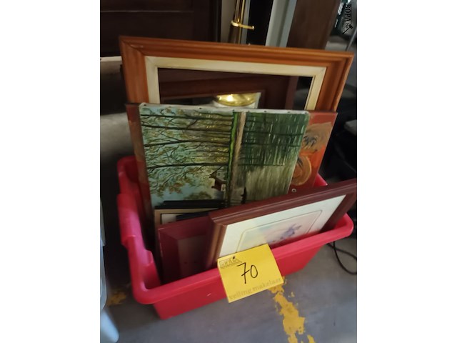 Lot 70 - kaders. 2 bakken - afbeelding 2 van  3
