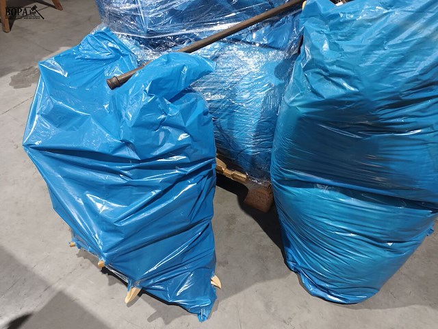 Lot 70 - lot kledij, linnen en tassen - afbeelding 4 van  4