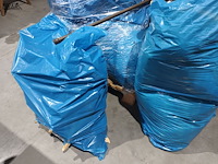 Lot 70 - lot kledij, linnen en tassen - afbeelding 4 van  4