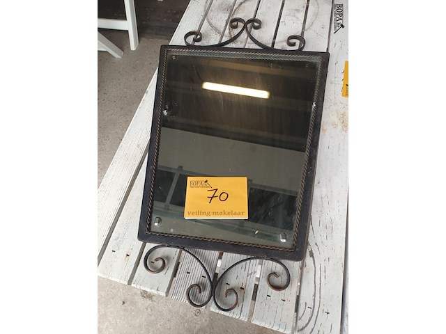 Lot 70 - metalen tuinspiegel - afbeelding 1 van  3