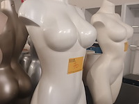 Lot 70 - paspop vrouw torso - afbeelding 2 van  2