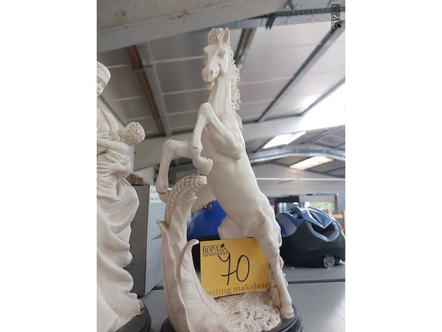 Lot 70 - porseleinen beelden, 2 stuks - afbeelding 3 van  3