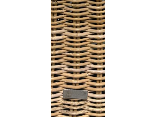 Lot 70 - rotan fauteuils gebogen kuipdesign met kussen - 2 stuks - afbeelding 4 van  5