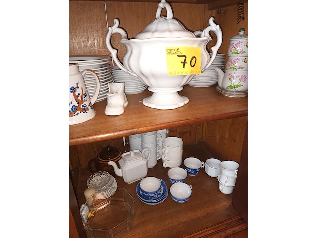 Lot 70 - servies en huisraad - afbeelding 8 van  12