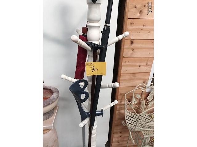 Lot 70 - staande kapstok - afbeelding 1 van  4