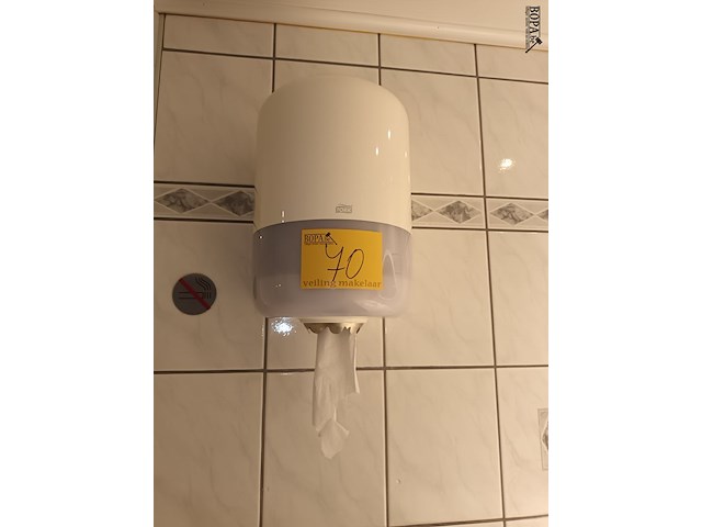Lot 70 - tork zeepdispenser en papierhouder - afbeelding 3 van  3