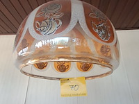 Lot 70 - vintage hanglamp '50 met goudoranje glazen kap met geëtste b - afbeelding 1 van  4