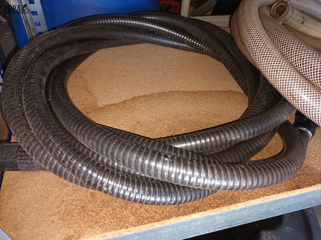 Lot 70 - waterslangen. 2 stuks - afbeelding 2 van  3