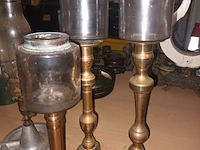 Lot 70 - windlichten op voet. 3 stuks - afbeelding 2 van  3
