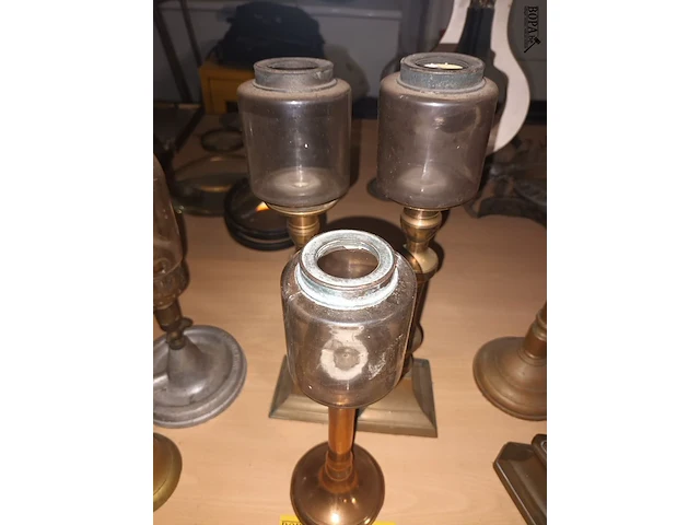 Lot 70 - windlichten op voet. 3 stuks - afbeelding 3 van  3