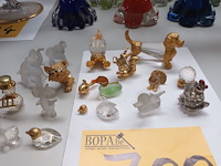 Lot 700 - miniatuurtjes uit koper en glas. 17 stuks - afbeelding 2 van  4