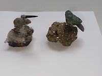 Lot 702 - miniatuurtjes uit mineralen en steen. 2 stuks - afbeelding 2 van  5