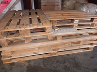 Lot 703 - lot houten palletten - afbeelding 1 van  2