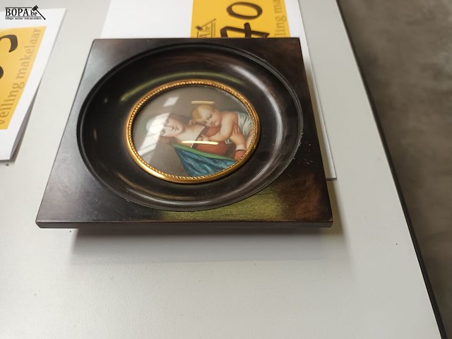 Lot 704 - kadertje vrouw met kind - afbeelding 3 van  3