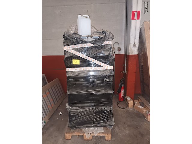 Lot 707 - lege bidons. 1 pallet - afbeelding 1 van  2
