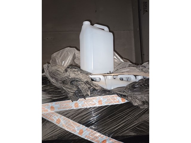 Lot 707 - lege bidons. 1 pallet - afbeelding 2 van  2
