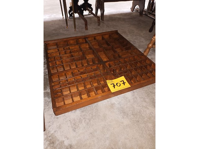 Lot 707 - letterbak - afbeelding 2 van  2