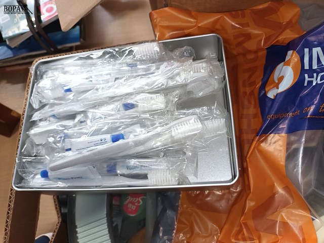 Lot 71 - badkamerbenodigdheden. 1 doos - afbeelding 4 van  5