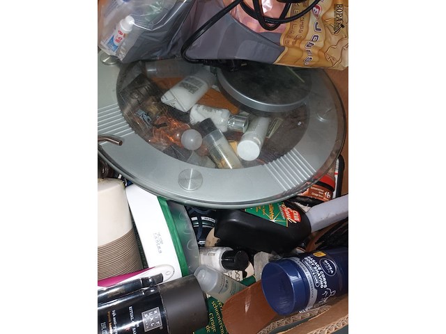 Lot 71 - badkamerbenodigdheden. 1 doos - afbeelding 5 van  5