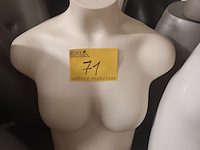 Lot 71 - buste vrouw - afbeelding 1 van  3